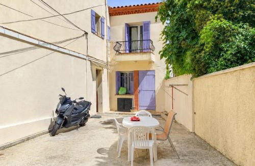 Saint-Barnabe Apartment | Maisonnette rénovée avec cour, clim et métro à 5 min