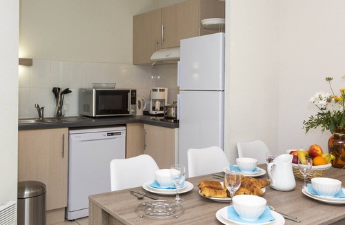 Le Tronchet Condo | Maisonnette Spacieuse + Terrasse | Accès Piscine
