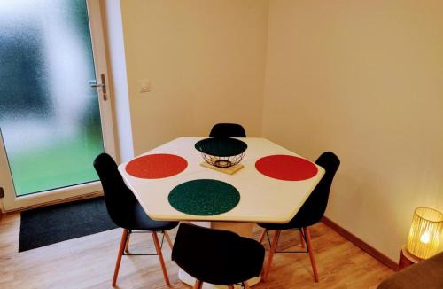 Saints-Geosmes Apartment | Maisonnette tout confort