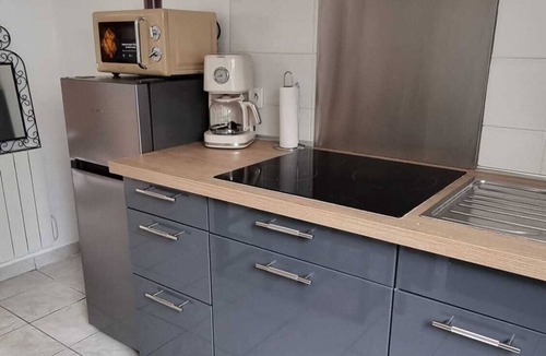 Puiseux-en-France Apartment | Maisonnette with two terraces - Near Parc Asterix