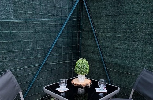 Puiseux-en-France Apartment | Maisonnette with two terraces - Near Parc Asterix