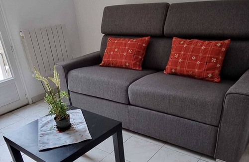 Puiseux-en-France Apartment | Maisonnette with two terraces - Near Parc Asterix