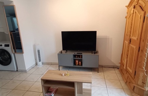 Puiseux-en-France Apartment | Maisonnette with two terraces - Near Parc Asterix