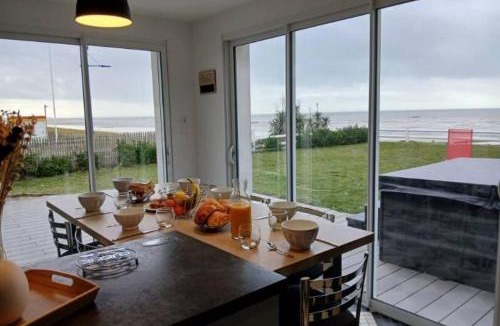 Hauteville-sur-Mer House | Maisons de Familles beachfront villa
