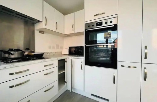 Willesborough House | Maize Walk Retreat - Ashford Beauty