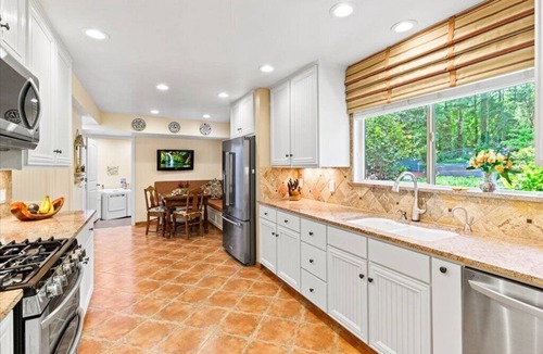 Grants Pass House | Majestic 2.4 Acre Estate on The Rogue River