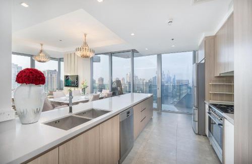 Dubai Marina Apartment | Majestic 3-Bed apartment w stunning Marina views