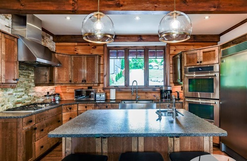 Selwyn Cottage | Majestic 5bdrm 5bath post & beam cottage on Chemong Lake!