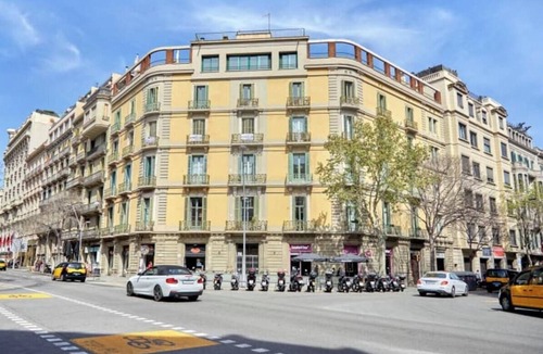 La Sagrera Apartment | Majestic 6-Bedroom Apartment in Central Barcelona