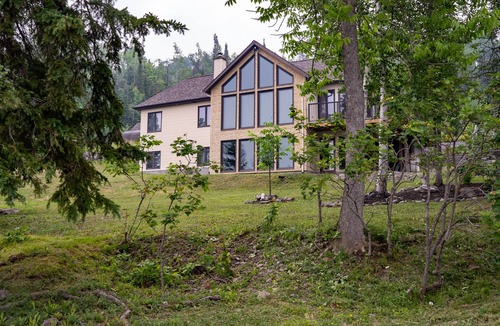 L'lle-du-College House | Majestic Lake view Cottage with Spa, Sunsets, Pool Table