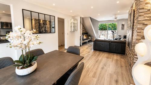 Villenoy House | Majestic House - Disney - Paris - Bord du canal