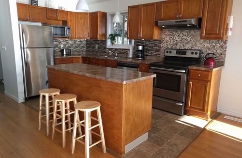 Leamington Cottage | Majestic Lake Erie Views - Serene Waterfront Cottage Getaway
