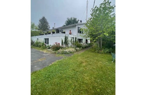 Frontenac House | Majestic Lake House