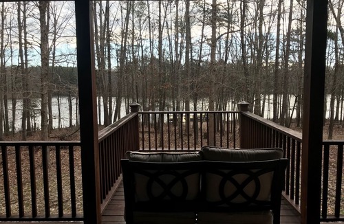 Roxboro Cabin | Majestic Lakefront Log Cabin located in the NC High Plains