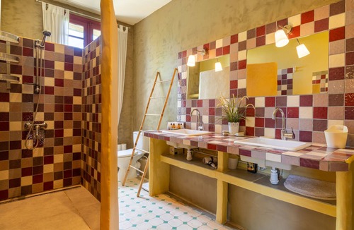 Capestang Villa | Majestic Master's House with Pool