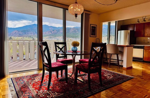 Skyway Condo | Majestic Mountain Views