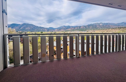 Skyway Condo | Majestic Mountain Views