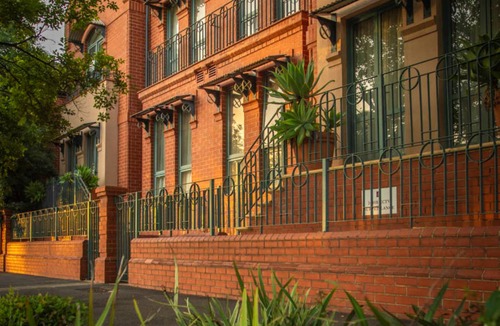 North Adelaide Hotel | Majestic Old Lion Apartments