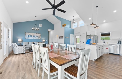 Table Rock House | Majestic On Tablerock 5 Bedroom Home by RedAwning