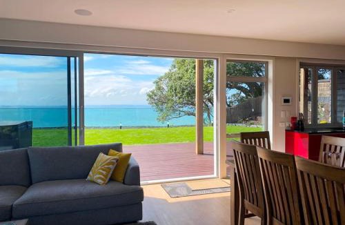 Arkles Bay House | Majestic Palm Cove