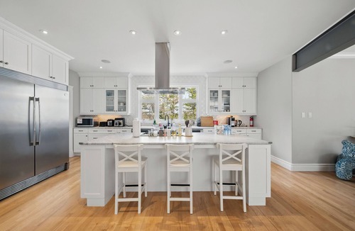 Hammonds Plains House | Majestic Retreat on Schmidt Lake