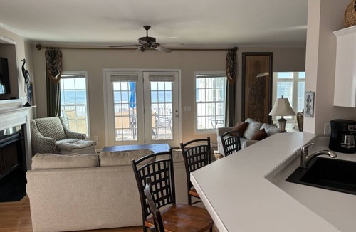 Folly Beach House | Majestic Sandcastle! Oceanfront-Pet Friendly! 4 King BRs -1 queen sleeping area