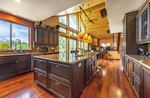 Parkdale House | Majestic Views, Hot Tub