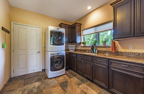 Parkdale House | Majestic Views, Hot Tub