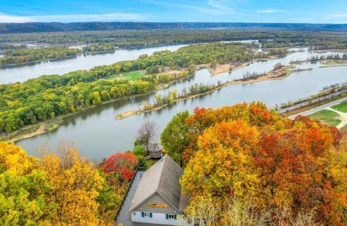 De Soto House | Majestic View Sleeps 10 Hot Tub