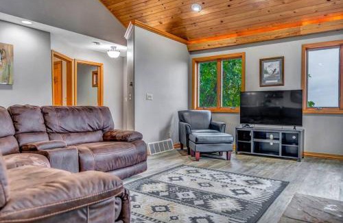 De Soto House | Majestic View Sleeps 10 Hot Tub