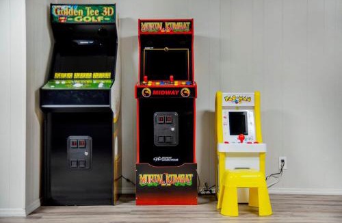 Council Bluffs House | Majestic VIEWS FunAmenities & Best for Huge Group