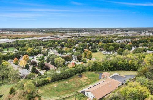 Council Bluffs House | Majestic VIEWS FunAmenities & Best for Huge Group