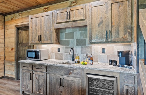 Cherry Log Ski Chalet | Majestic Views in this Modern Rustic Luxury Cabin