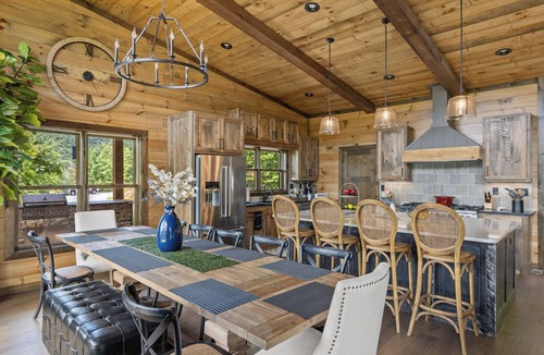 Cherry Log Ski Chalet | Majestic Views in this Modern Rustic Luxury Cabin