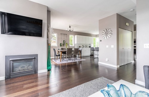 Southeast Magnolia House | Majestic Views with a Hot Tub!