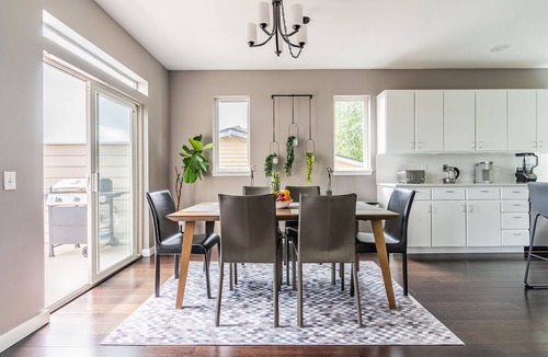 Southeast Magnolia House | Majestic Views with a Hot Tub!