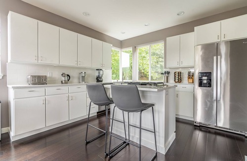 Southeast Magnolia House | Majestic Views with a Hot Tub!