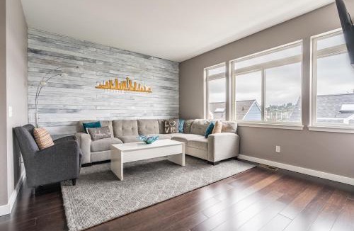 Southeast Magnolia House | Majestic Views with a Hot Tub!