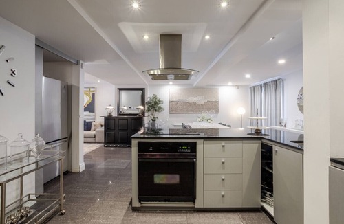Griffintown House | Majestic Villa in Downtown Griffintown