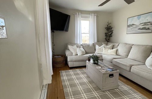 Winterport House | Majestic Waterfront River Home PET FRIENDLY