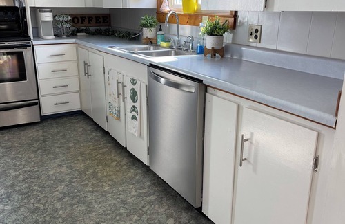 Winterport House | Majestic Waterfront River Home PET FRIENDLY