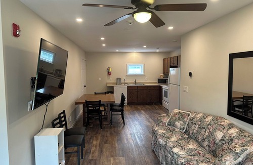 Fly Creek Hotel | Major League Motor Inn