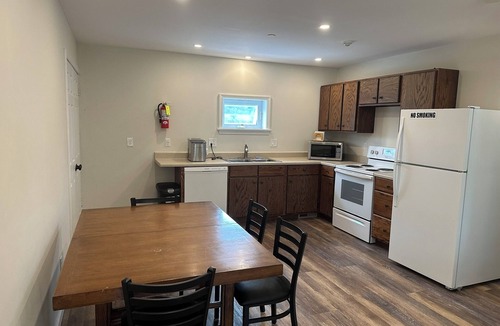 Fly Creek Hotel | Major League Motor Inn