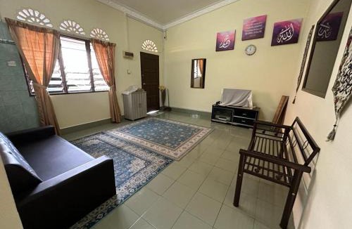 Kampung Merbau Patah House | Mak Ani Homestay