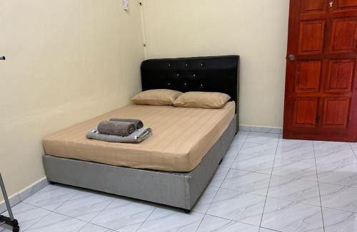 Kampung Merbau Patah House | Mak Ani Homestay