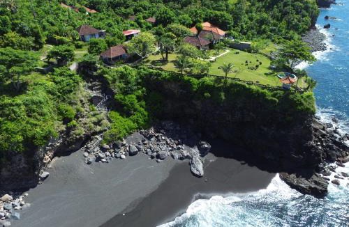 Tumbu Village Bed & Breakfast | Makawi Tuwa Cliff - Luxury Cliff Stay with Private Beach, Infinity Pools and Ocean View