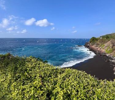 Tumbu Village Bed & Breakfast | Makawi Tuwa Cliff - Luxury Cliff Stay with Private Beach, Infinity Pools and Ocean View