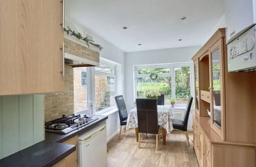 Southgate Green House | Make Cozy Southgate your London base