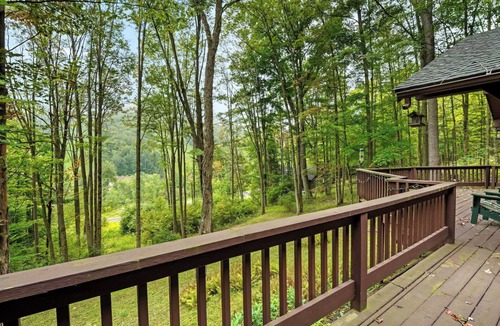 Ellicottville Ski Chalet | Make lasting memories at our family-friendly chalet overlooking the Slopes!