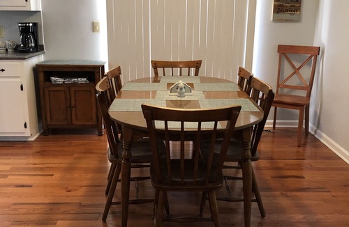 Gumlog House | Make memories at the lake!